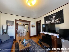 56 Hobson St, Unit 2 in Boston, MA - Foto de edificio - Building Photo