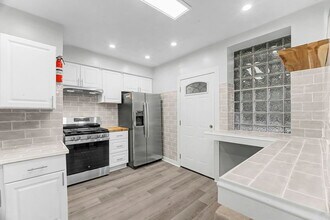 2950 W Waveland Ave in Chicago, IL - Building Photo - Building Photo