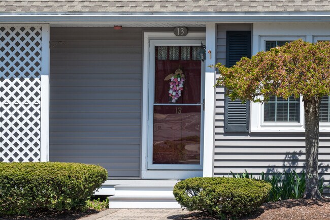 Lands End at Sabbatia in Taunton, MA - Building Photo - Building Photo