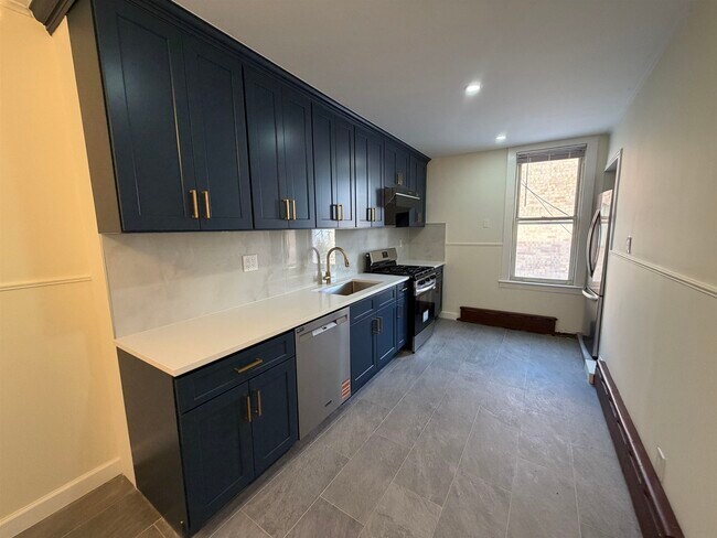 600 17th St in Union City, NJ - Building Photo - Building Photo