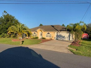 22 Lee Dr in Palm Coast, FL - Building Photo - Building Photo