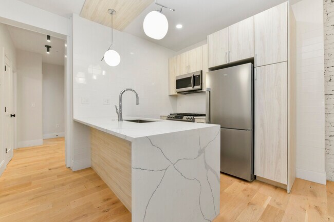 200 Maverick St, Unit 1