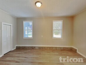 1918 Cross Creek Dr in Murfreesboro, TN - Foto de edificio - Building Photo