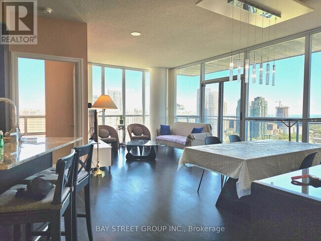 223-1223 Webb Dr in Mississauga, ON - Building Photo - Building Photo