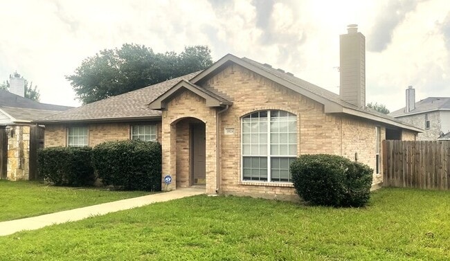 1824 McNeely St in Lancaster, TX - Building Photo - Building Photo