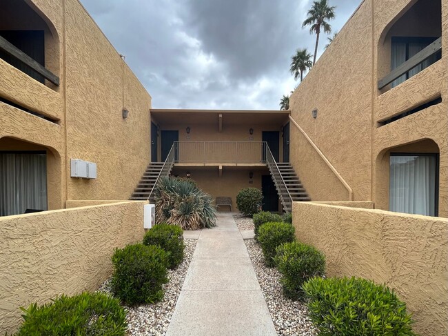 8500 E Indian School Rd in Scottsdale, AZ - Building Photo - Building Photo