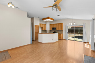 8753 Redwood Grove Way in Elk Grove, CA - Building Photo - Building Photo