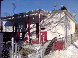 92 Holly St in Carteret, NJ - Building Photo