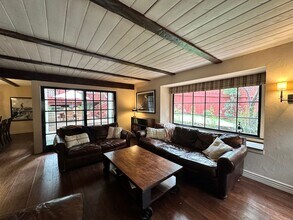 4308 Canoga Ave in Woodland Hills, CA - Building Photo - Building Photo