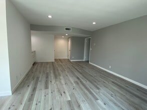 10823 Camarillo St, Unit 10823 in North Hollywood, CA - Foto de edificio - Building Photo