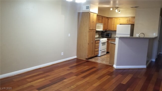 5415 W Harmon Ave, Unit 2006 in Las Vegas, NV - Building Photo - Building Photo