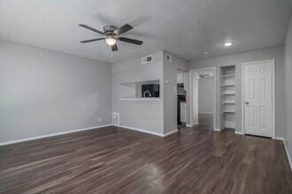 Calypso Apartments in San Antonio, TX - Foto de edificio - Interior Photo