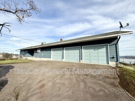 344 S 2nd St in Saint Helens, OR - Building Photo