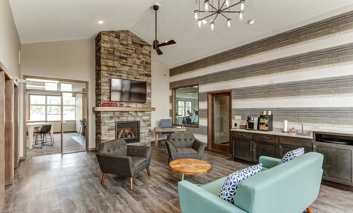 McEnroe Place Apartments in Grand Forks, ND - Building Photo