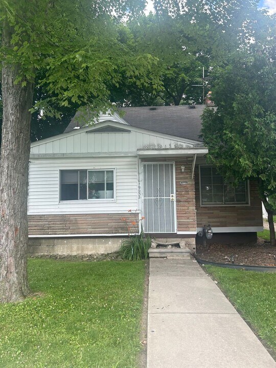 19235 Houghton St in Detroit, MI - Foto de edificio