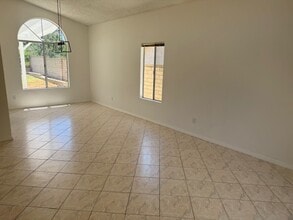 22312 Oxford Ln in Santa Clarita, CA - Building Photo - Building Photo