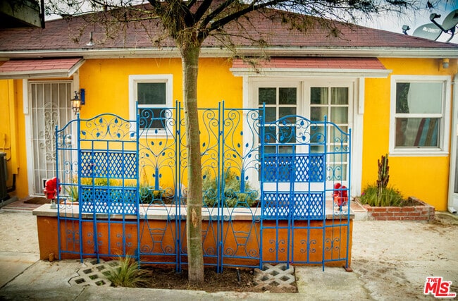 2420 Teviot St in Los Angeles, CA - Building Photo - Building Photo