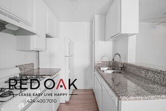 11817 Victory Blvd in Los Angeles, CA - Building Photo - Building Photo