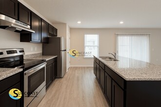 5530 Ortega Bluff Ln in Jacksonville, FL - Foto de edificio - Building Photo