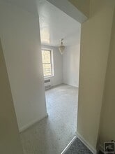 GRAND CENTRAL PARKWAY in Queens, NY - Building Photo - Building Photo