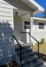 2002 E Hanna Ave in Tampa, FL - Building Photo - Building Photo