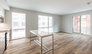 50 Rogers St, Unit 201 in Cambridge, MA - Building Photo - Building Photo