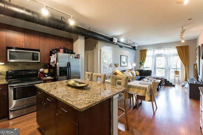 5300 Peachtree Rd in Atlanta, GA - Building Photo - Building Photo