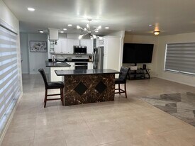 1010 Hollywood Blvd in Hollywood, FL - Building Photo
