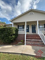 183 Woodlee Ct in McMinnville, TN - Building Photo