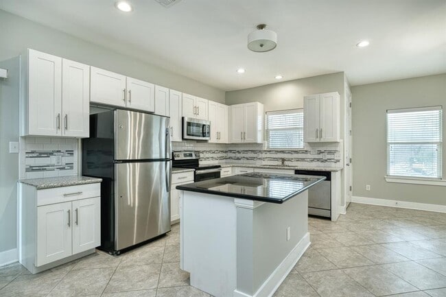605 Pecan Ave in Round Rock, TX - Building Photo - Building Photo