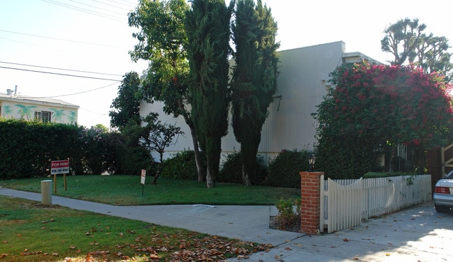 4190 Dixie Canyon Ave in Sherman Oaks, CA - Building Photo - Building Photo