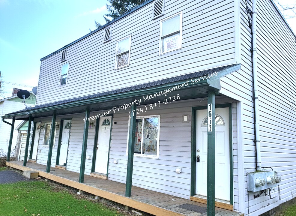 1650 Brighton Rd in Ellwood City, PA - Building Photo