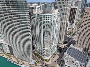 300 S Biscayne Blvd in Miami, FL - Building Photo - Building Photo