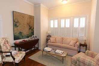 1119 W George St, Unit G06C in Chicago, IL - Building Photo - Building Photo