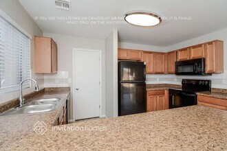 10904 W Minnezona Ave in Phoenix, AZ - Foto de edificio - Building Photo