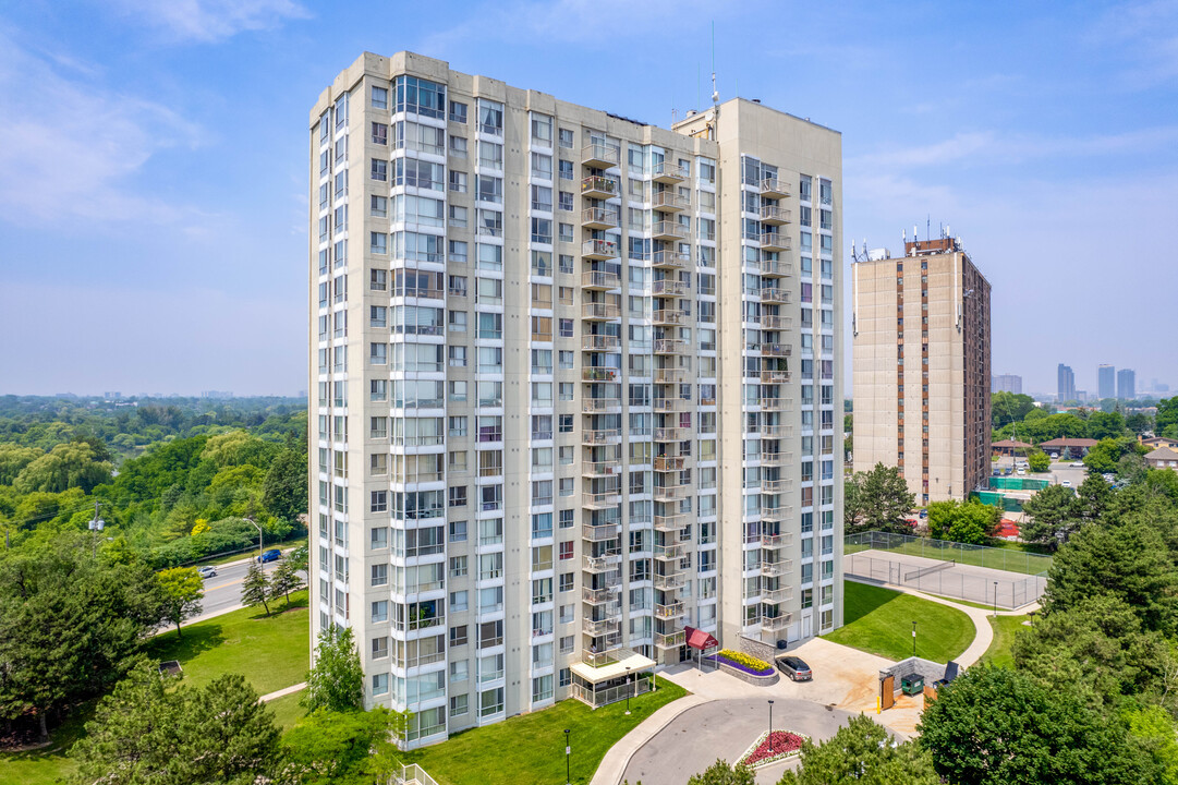 Riverside Court Condos in Toronto, ON - Building Photo