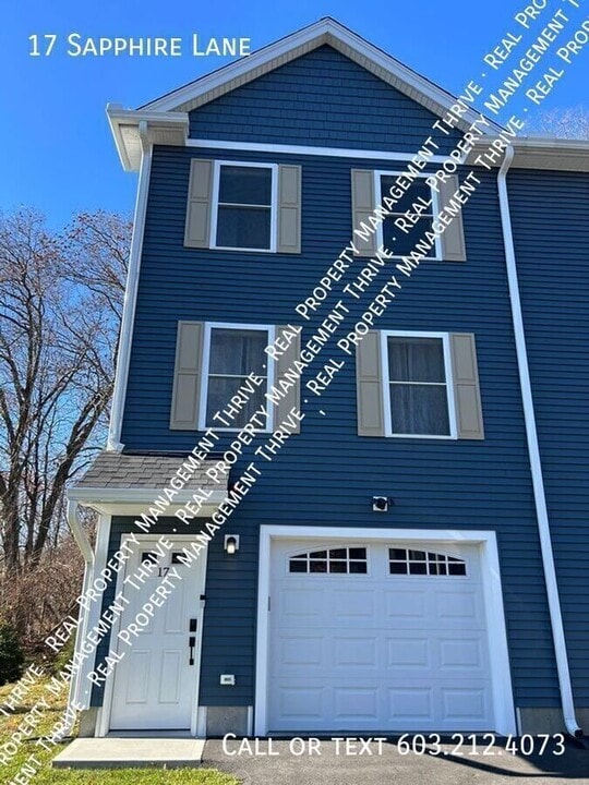 17 Sapphire Ln in Nashua, NH - Building Photo