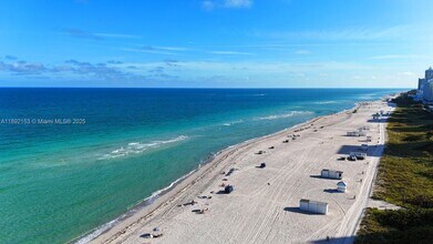 6039 Collins Ave, Unit 311 in Miami Beach, FL - Building Photo - Building Photo