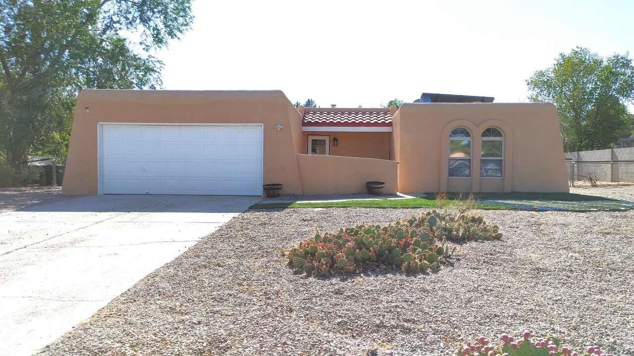 5218 Fairfax Dr NW in Albuquerque, NM - Foto de edificio