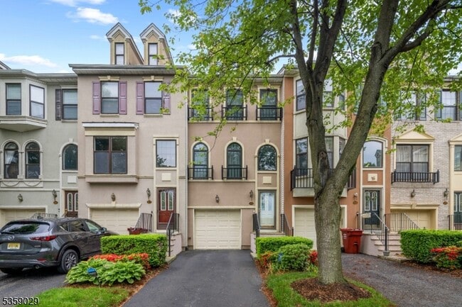 property at 472 Hartford Dr