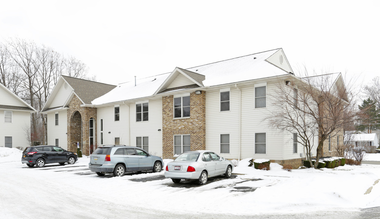 Laurel Ridge Apartments in Erie, PA - Building Photo