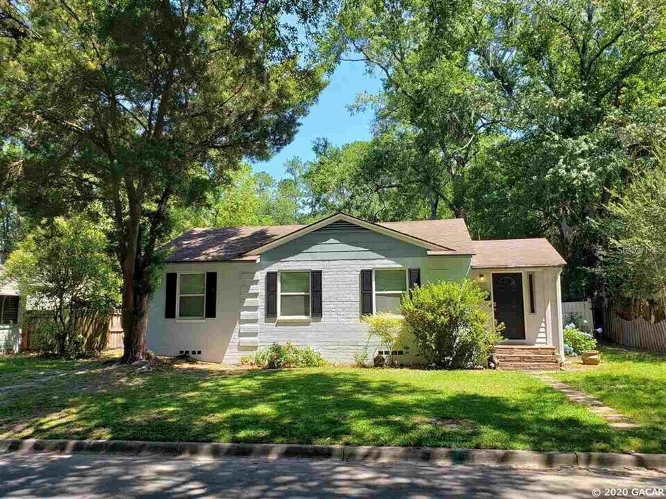 810 NW 9th Ave in Gainesville, FL - Building Photo
