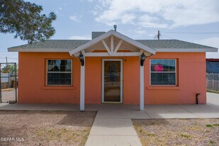 8326 Verde Cir in El Paso, TX - Building Photo