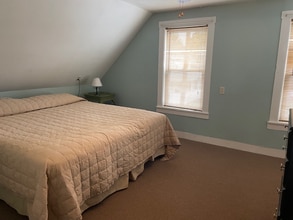 27 Bunker Hill St, Unit B in Lancaster, NH - Foto de edificio - Building Photo