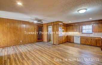 9717 Overby Ct in Little Rock, AR - Foto de edificio - Building Photo