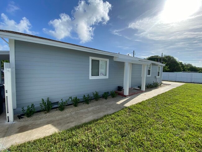 922 N J St in Lake Worth Beach, FL - Building Photo - Building Photo