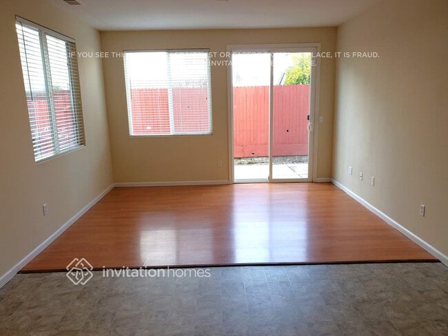 3744 Naturita Way in Sacramento, CA - Foto de edificio - Building Photo