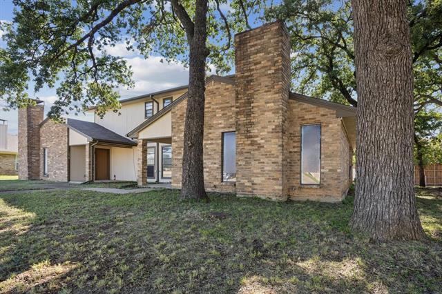 1624 Brown Trail in Hurst, TX - Building Photo