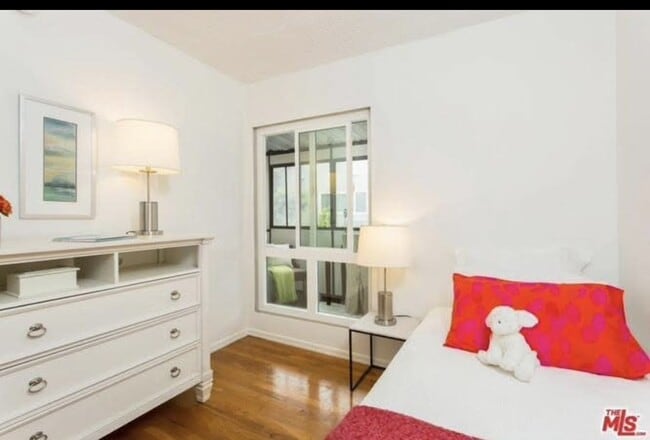 property at 3200 S Sepulveda Blvd