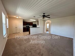 6634 Luckey Tree in San Antonio, TX - Building Photo - Building Photo